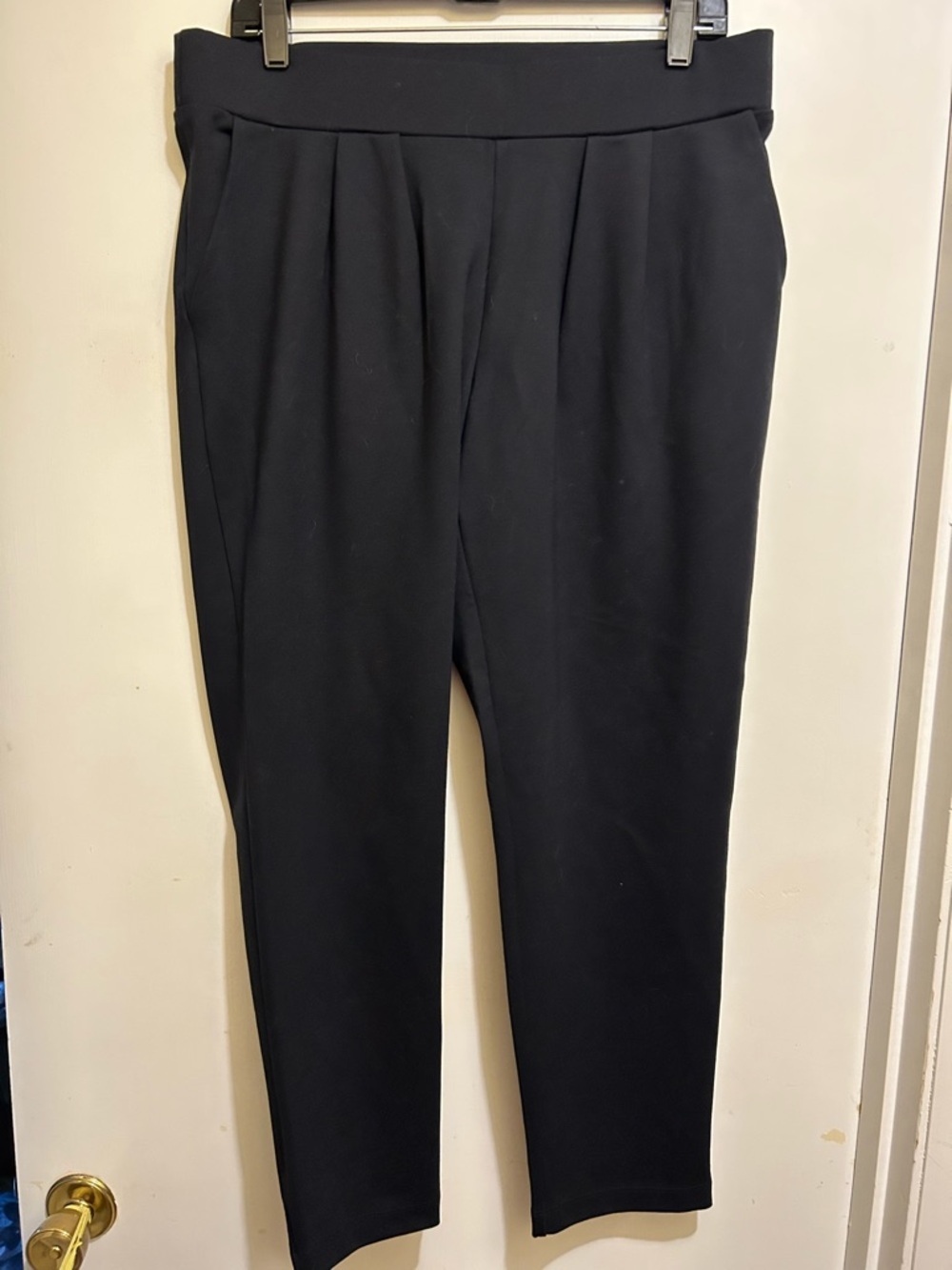 Modern Ambition Women’s Black Pleated Slim Tapered Dress Pants, Size Large